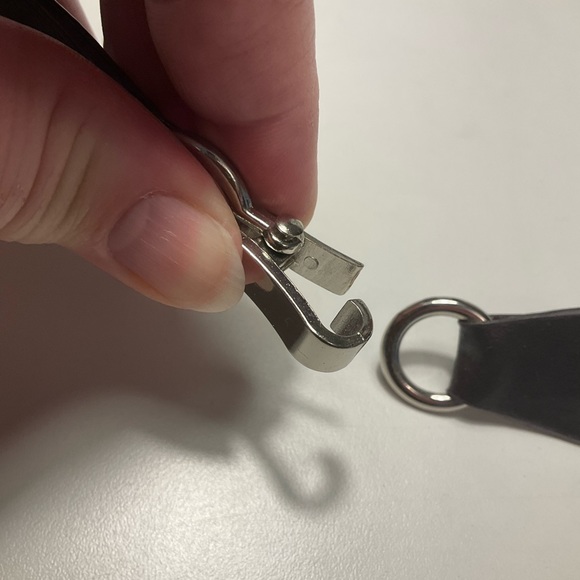 Clasp for sweaters, capes, scarves… brown & silver! Perfect for fall or winter! - Picture 5 of 6